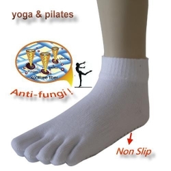 複製-(92201) Antibacterial Karate Pilates Yoga Sports Toe socks Non-Slip